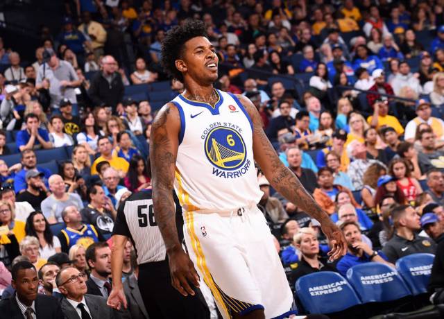 分球到弱侧 分球到弱侧